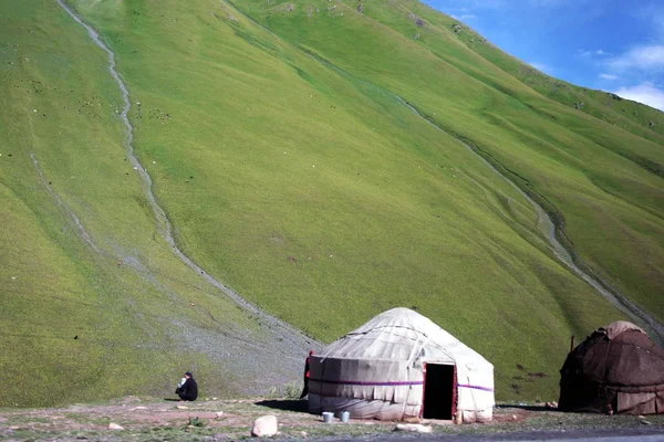 Yurt παραδοσιακά νομαδική σπίτι στην Κεντρική Ασία — Φωτογραφία Αρχείου