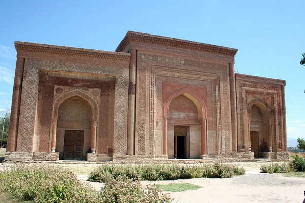 Mausoleo kharakhanide in Uzgen, Kirghizistan — Foto Stock
