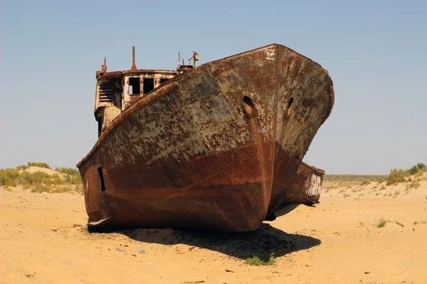 Destruction of the ships - Aral Sea, Uzbekistan — Stock Photo, Image