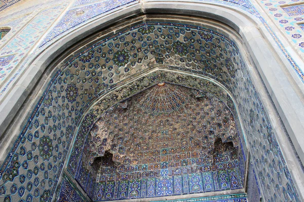 Colorful mosque in Samarkand — Stock Photo, Image
