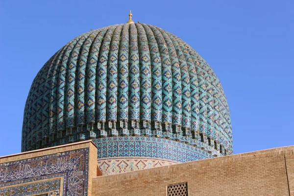 Färgglada moskén i samarkand — Stockfoto