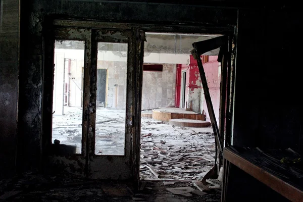 Région de Tchernobyl. Ville perdue Pripyat. Ruines modernes . — Photo