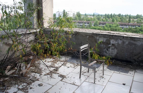 Área de Chernobil. Cidade perdida Pripyat. Ruínas modernas . — Fotografia de Stock