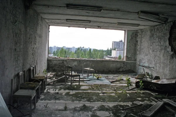 Της περιοχής του Τσερνομπίλ. χαμένη πόλη pripyat. σύγχρονα ερείπια. — Φωτογραφία Αρχείου