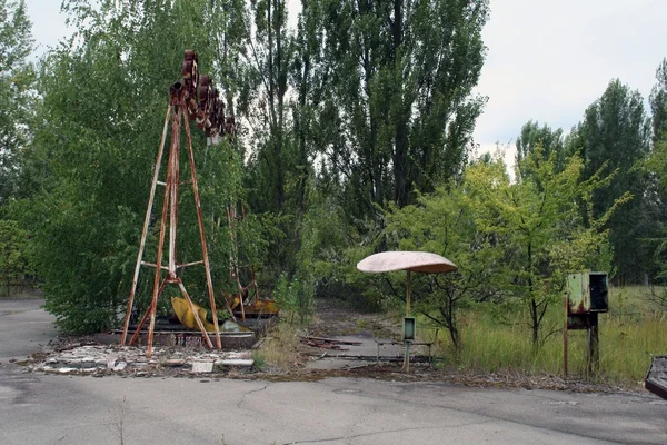 Rueda abandonada de la fortuna en el parque de atracciones en Pripyat, área de Chernobyl —  Fotos de Stock