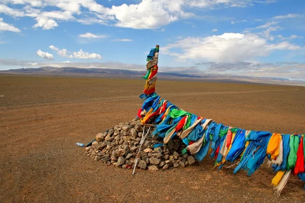 Mongolia drogowych "Ovoo" szaman sanktuarium — Zdjęcie stockowe