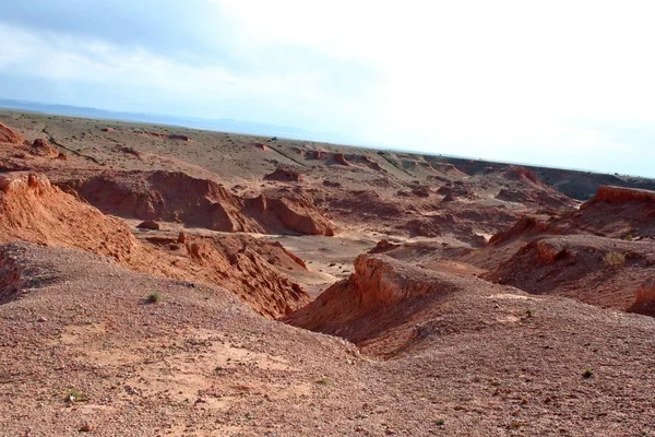 Bajan zagh, flaming cliffs Mongolii s pustyni gobi — Zdjęcie stockowe