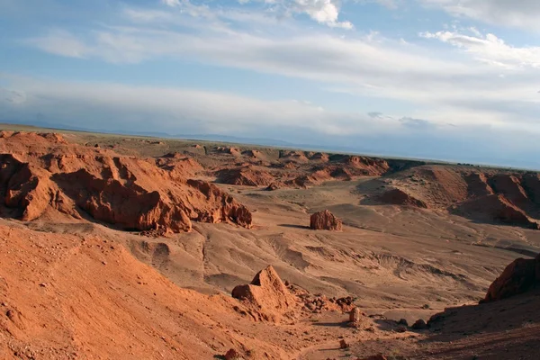 Bayan-Zagh, a Góbi-sivatag Mongólia s lángoló sziklák — Stock Fotó