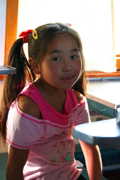 Mongolian girl in train to Ulaanbaatar — Stock Photo, Image