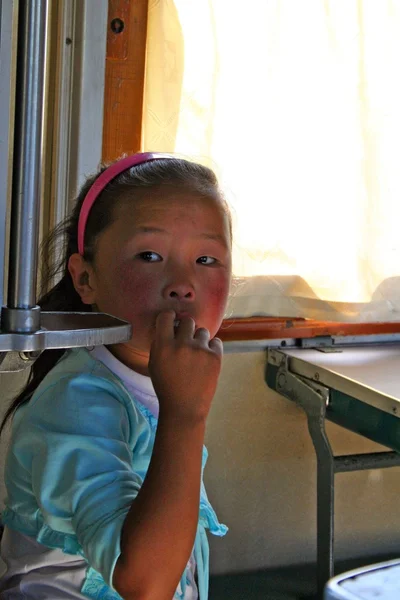 Mongolian girl in train to Ulaanbaatar — Stock Photo, Image