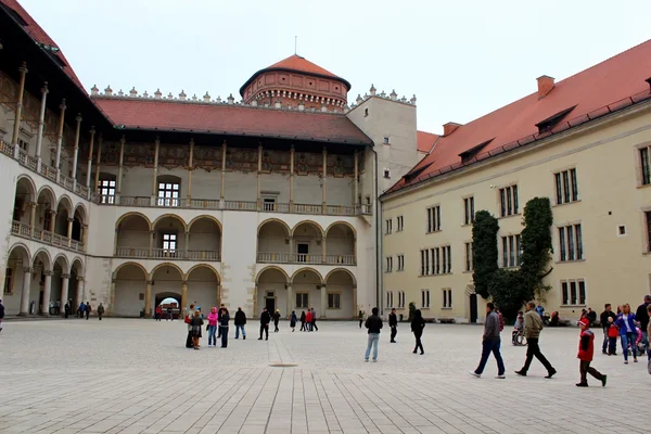 Pátio interno do palácio real em Wawel, Cracóvia, Polónia — Fotografia de Stock