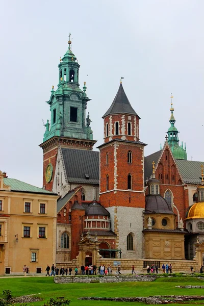 De basiliek van st stanislaw en vaclav of wawel-kathedraal op wawel heuvel in Krakau, Polen — Stockfoto