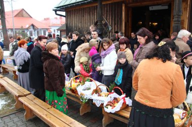 nimet gıda sepeti Kilisesi Paskalya (Polonya kırsal).