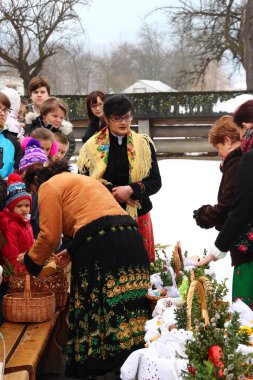 nimet gıda sepeti Kilisesi Paskalya (Polonya kırsal).