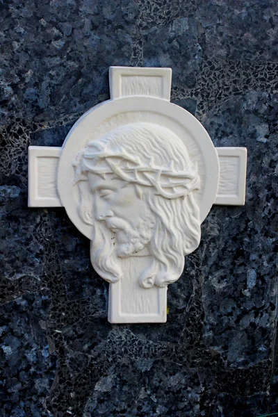 Wajah Yesus, patung di kuburan — Stok Foto