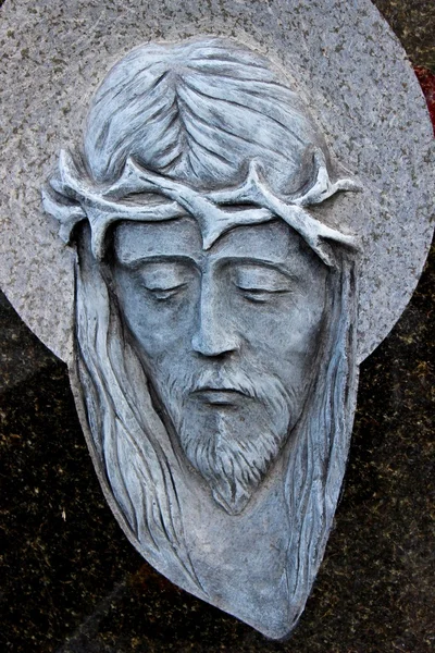 Gezicht van Jezus, sculptuur in begraafplaats — Stockfoto