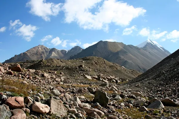 吉尔吉斯斯坦是 ak shyrak 地区，天山山脉， — 图库照片