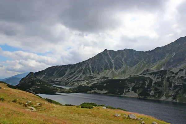 Βουνά tatry στην Πολωνία - η κοιλάδα των πέντε λιμνών — Φωτογραφία Αρχείου