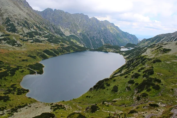 Bergen tatry i Polen - dalen av fem dammar — Stockfoto
