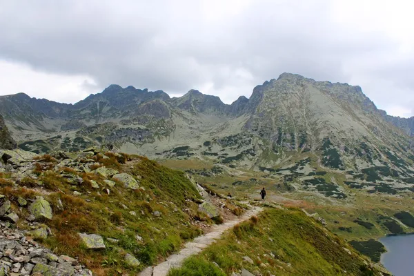 Kozi Wierch sommet de cinq lacs vallée dans les montagnes Tatra, Pologne, Europe — Photo