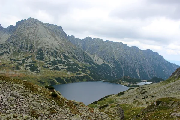 Hegység Tatry-Lengyelország - öt tavak völgye — Stock Fotó