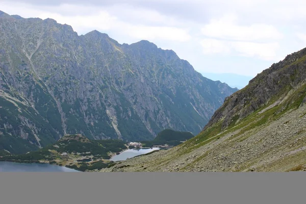 Hegység Tatry-Lengyelország - öt tavak völgye — Stock Fotó