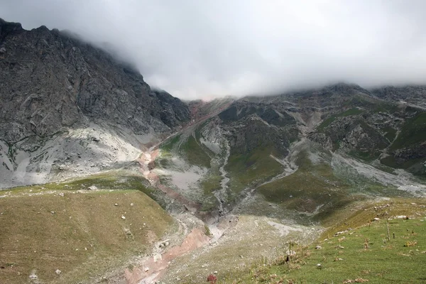 Dağları güneyinde Kırgızistan arslanbob yakın — Stok fotoğraf