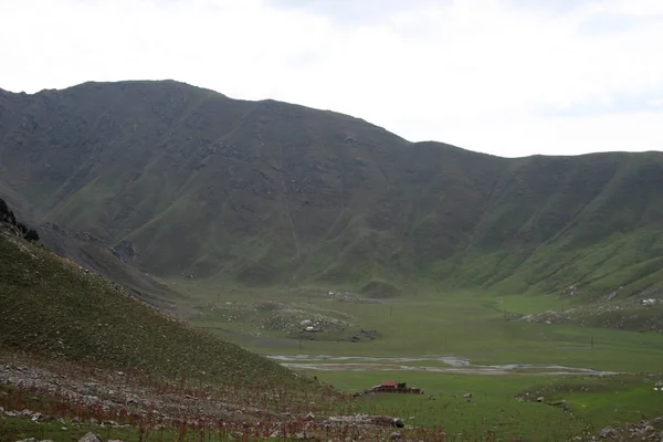 Bergen dicht bij arslanbob, ten zuiden van Kirgizië — Stockfoto