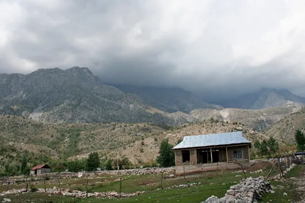 Киргизстан природи пейзаж у Arslanbob — стокове фото