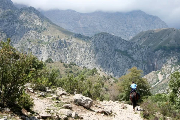 Hory u arslanbob, jižně od Kyrgyzstánu — Stock fotografie