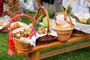 gıda ile geleneksel Paskalya sepeti