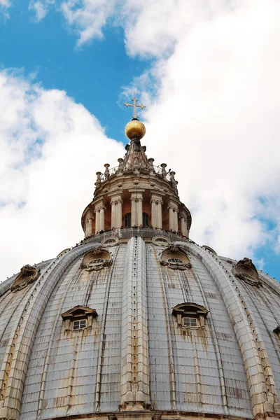 圣伯多禄大教堂，梵蒂冈城，意大利的圆顶 — 图库照片