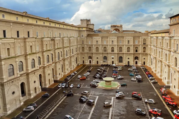 Visa att gården i den komplexa i Vatikanen museet — Stockfoto