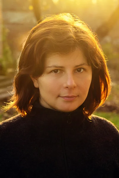 Closeup portrait of pretty young woman in autumn — Stock Photo, Image