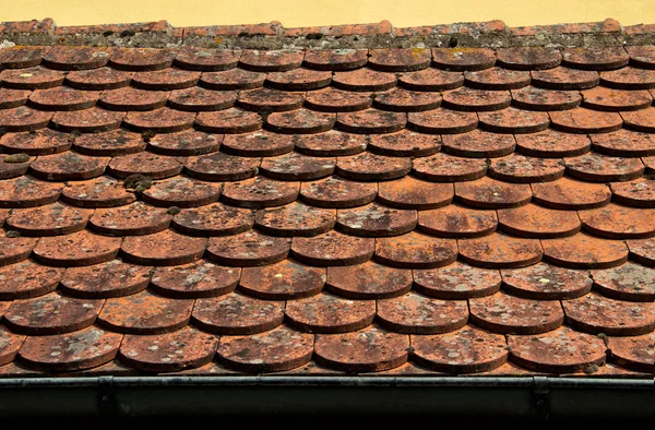 Rote Dachziegel in Nahaufnahme — Stockfoto