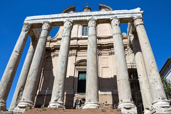 Die kirche von san lorenzo in miranda im forum roman — Stockfoto