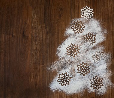 Ahşap arka planda noel ağacı.