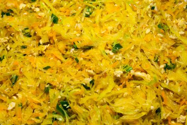 Kızarmış sebze karıştırın