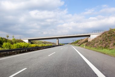 Brige karayolu üzerinde