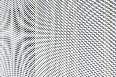 Bu beyaz demir kafes bir merdiven ya da teknik alan için bir koruma.