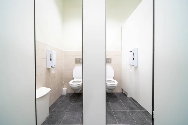 Offentlig Byggnad Kvinnans Toaletter — Stockfoto