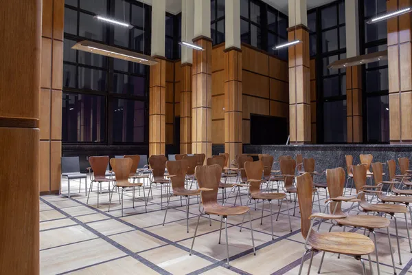 Dieser Besprechungsraum Einem Alten Gebäude Befindet Sich Der Obersten Etage — Stockfoto