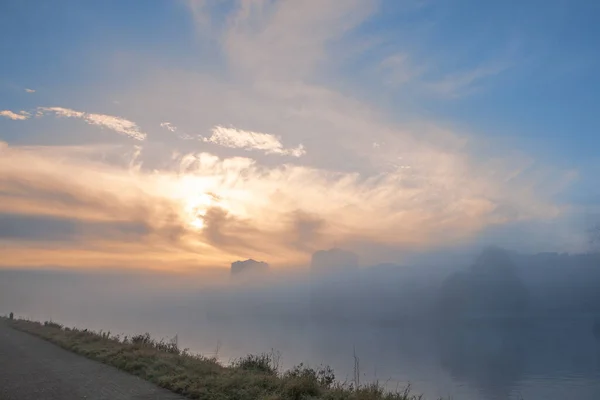 Herrscht Viel Nebel Der Wassersportstrecke Gent Dass Die Gebäude Fast — Stockfoto