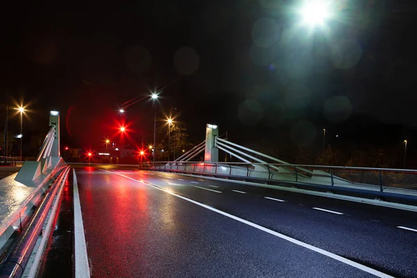 Una Mañana Oscura Lluviosa Este Nuevo Puente Con Calles Concurridas — Foto de Stock