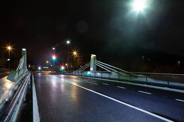 Deštivého Tmavého Rána Tento Nový Most Rušnou Ulicí Semafory — Stock fotografie