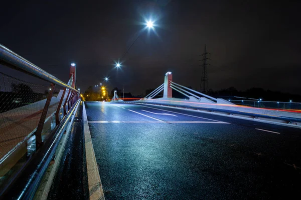 Deštivého Tmavého Rána Tento Nový Most Rušnou Ulicí Semafory — Stock fotografie