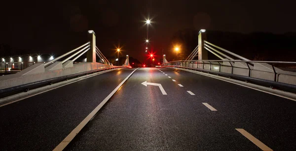 Deštivého Tmavého Rána Tento Nový Most Rušnou Ulicí Semafory — Stock fotografie