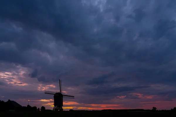 Temprano Mañana Hay Hermoso Molino Viento Con Sol Saliendo Cielo — Foto de Stock