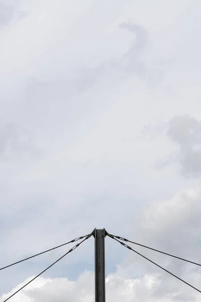 Cloudy Day Station Iron Pole High Mast Train — Stockfoto