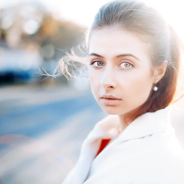 Belle fille en plein air — Photo